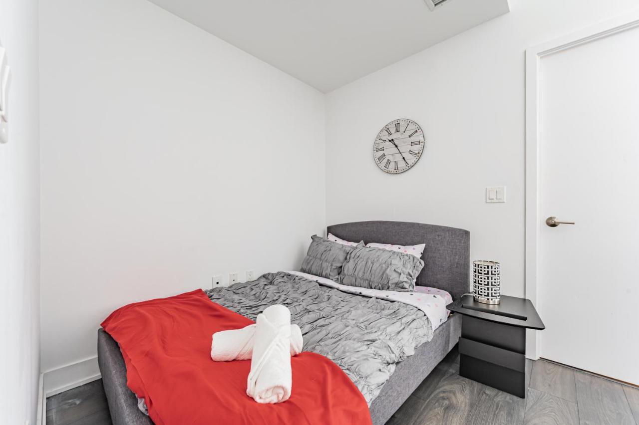 Condo In Parklawn & Lake Shore With Free Parking Close To Airport Toronto Exterior photo