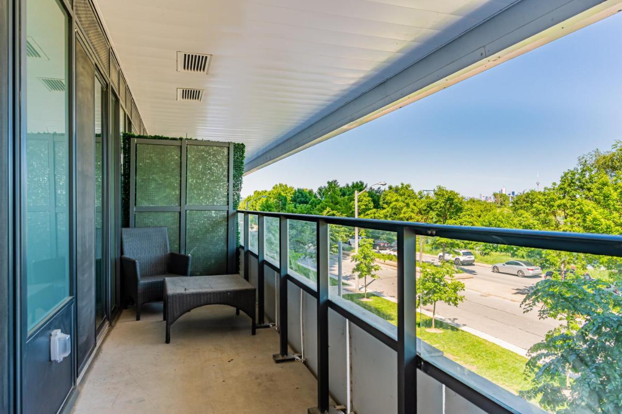 Condo In Parklawn & Lake Shore With Free Parking Close To Airport Toronto Exterior photo