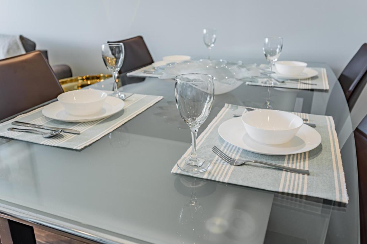 Condo In Parklawn & Lake Shore With Free Parking Close To Airport Toronto Exterior photo