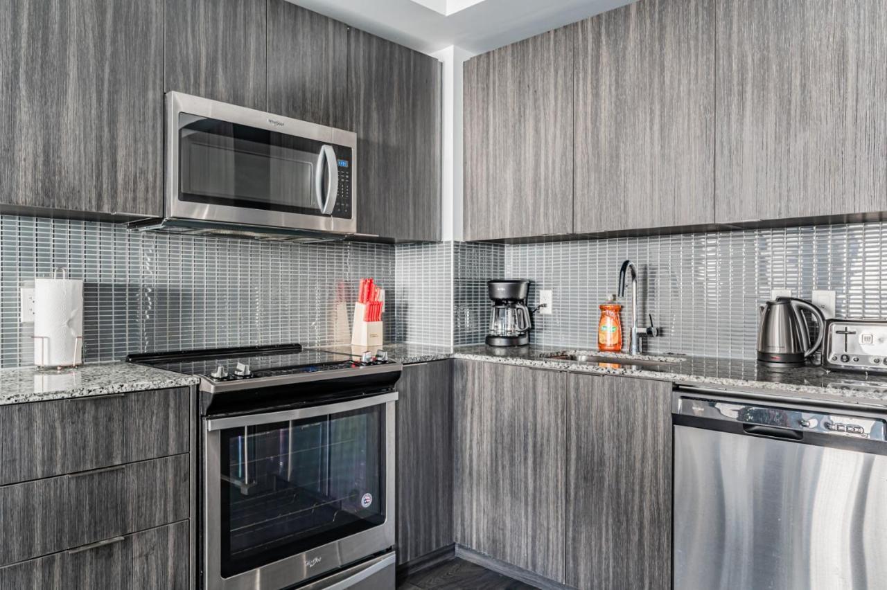 Condo In Parklawn & Lake Shore With Free Parking Close To Airport Toronto Exterior photo