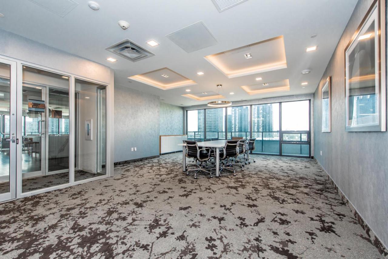 Condo In Parklawn & Lake Shore With Free Parking Close To Airport Toronto Exterior photo