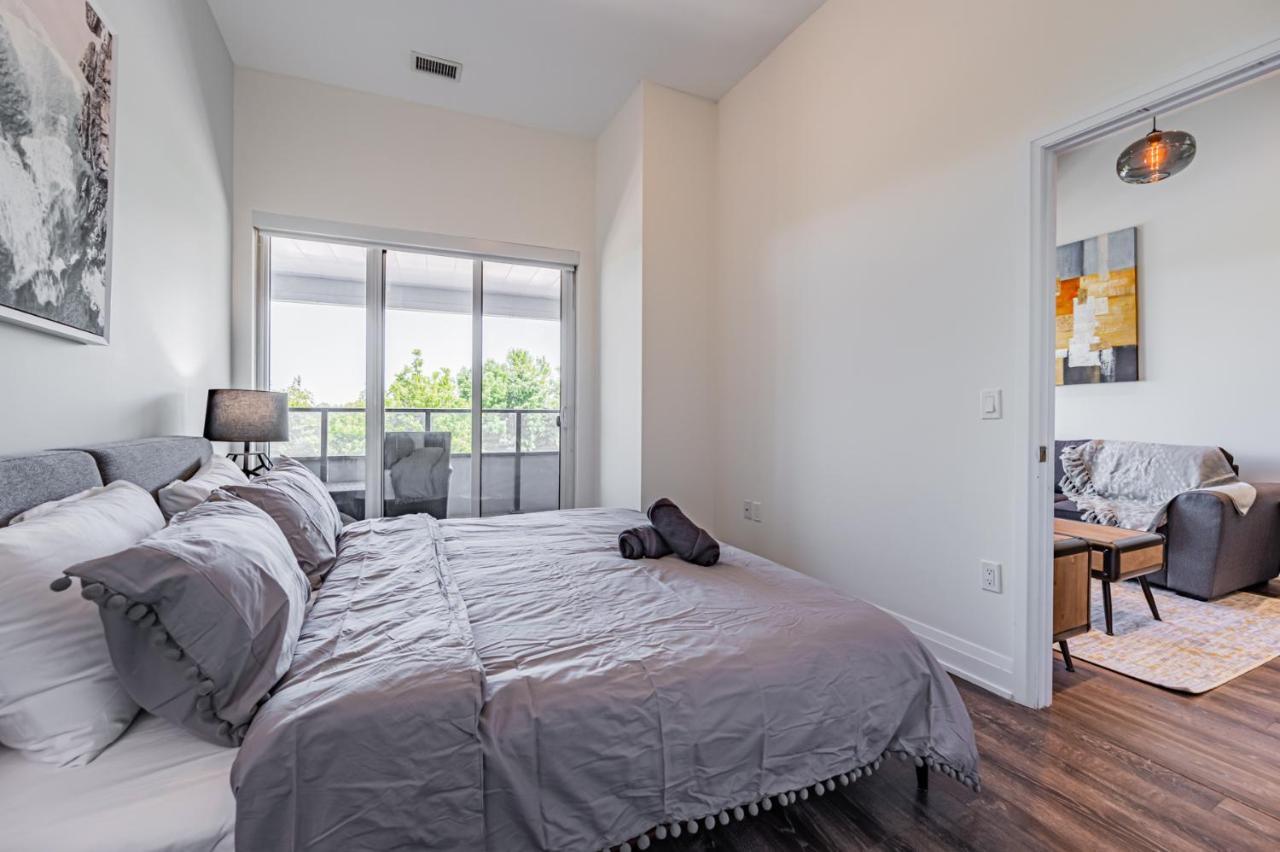 Condo In Parklawn & Lake Shore With Free Parking Close To Airport Toronto Exterior photo
