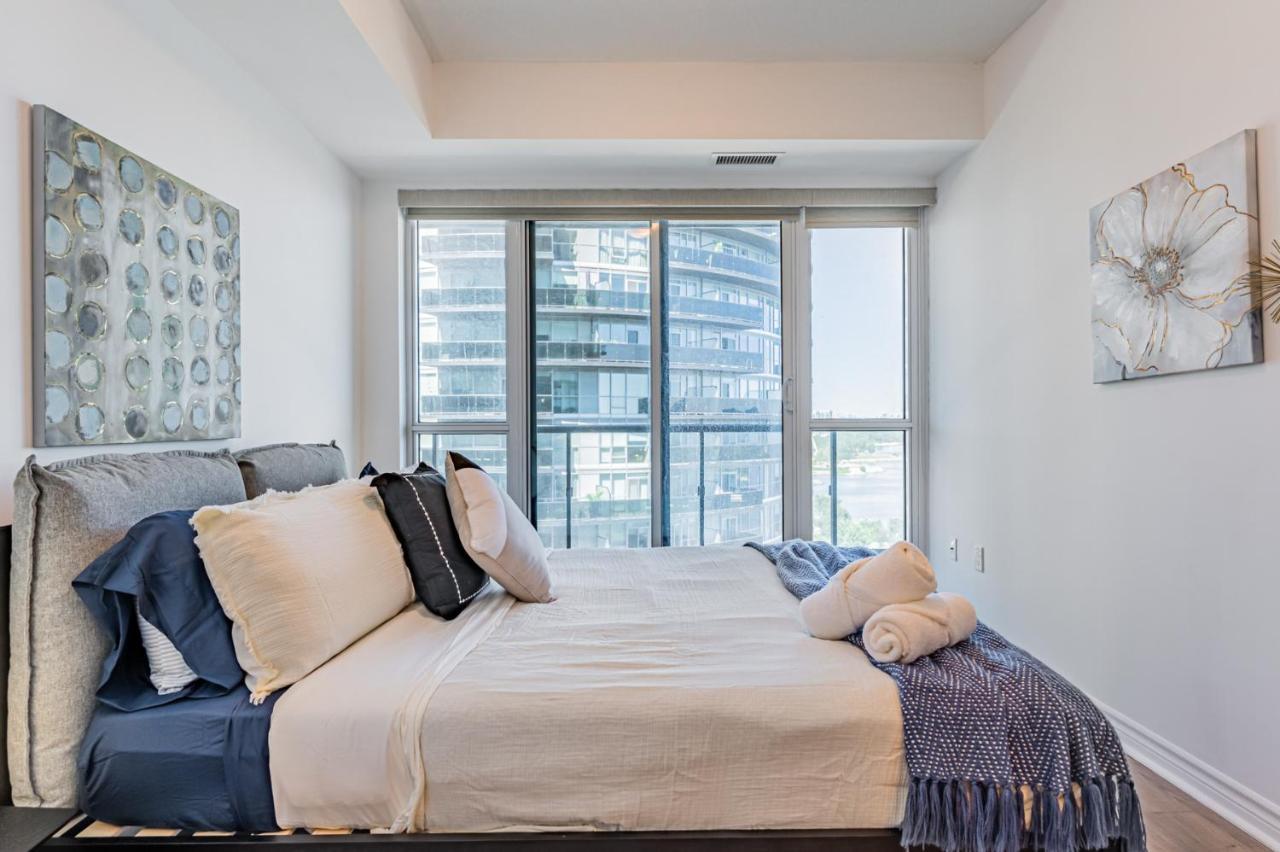 Condo In Parklawn & Lake Shore With Free Parking Close To Airport Toronto Exterior photo
