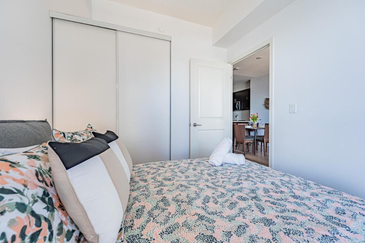 Condo In Parklawn & Lake Shore With Free Parking Close To Airport Toronto Exterior photo